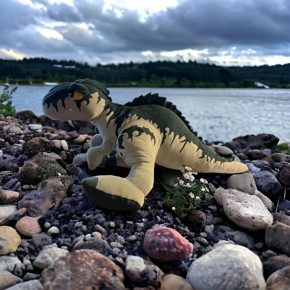 Jurassic World Dominion Ginormous Giganotosaurus Dinosaur Plush T Rex 19" tall 3 - Picture 1 of 6